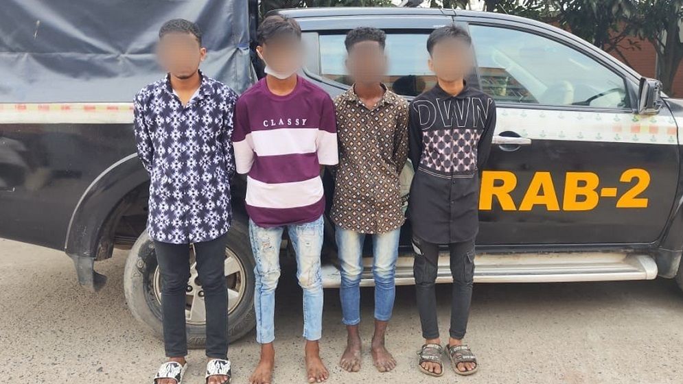 মোহাম্মদপুরে কিশোর গ্যাং ‘এলটিডি বয়েজ গ্রুপের’ চারজনকে গ্রেপ্তার