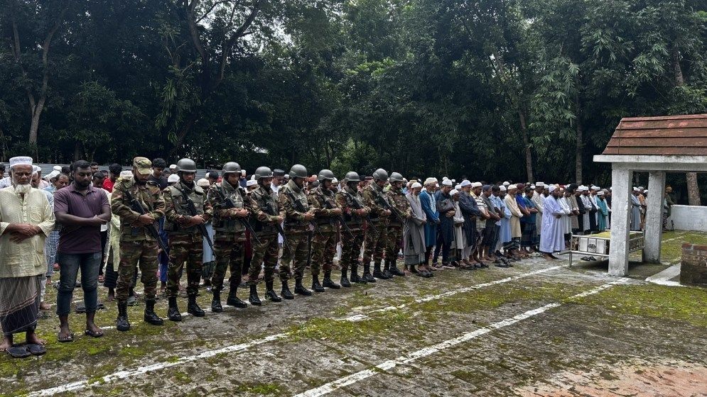 বিমান দুর্ঘটনায় নিহত রাইসা মনির দাফন সম্পন্ন, গ্রামে শোকের ছায়া