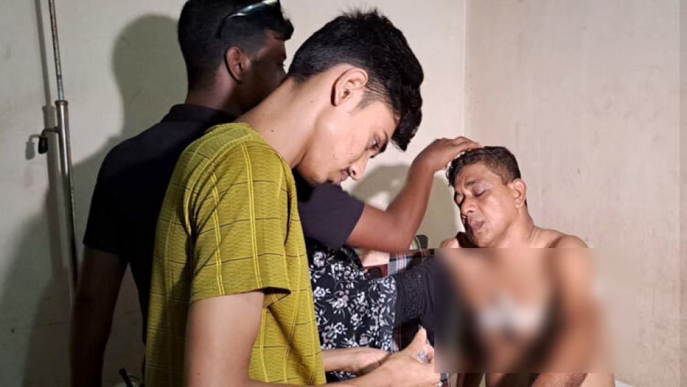 আওয়ামী লীগ নেতাকে ধরতে গিয়ে হামলার শিকার পুলিশ