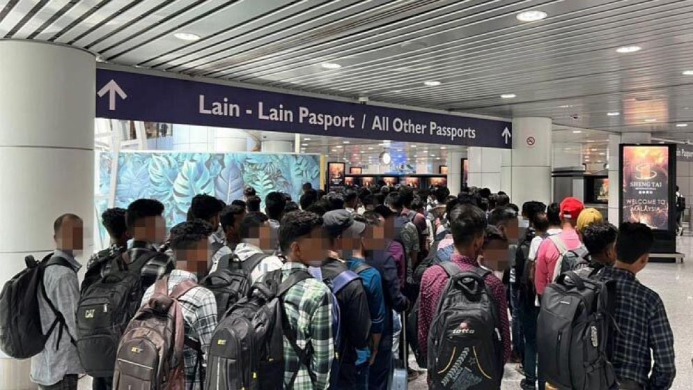 মালয়েশিয়ার বিমানবন্দর থেকে ৯৬ বাংলাদেশিকে ফেরত
