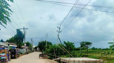 নবীনগরে সরকারি রাস্তা দখল করে পাকা দোকান নির্মাণ