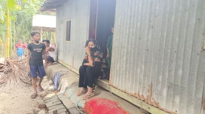 বিয়ের দাবিতে অনশনে প্রেমিকা, পালালেন প্রেমিক