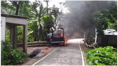 গোপালগঞ্জে পুলিশের গাড়িতে আগুন
