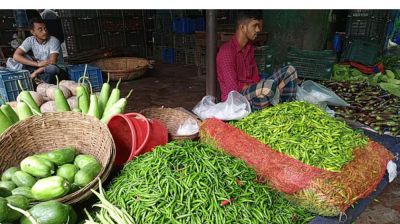কাঁচামরিচের কেজি ৩০০ টাকা