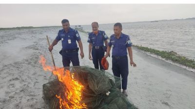নৌপুলিশের অভিযানে অবৈধ জাল জব্দ, আটক ২০২ জন
