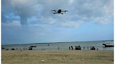 ড্রোন উড়িয়ে খোঁজা হচ্ছে সাগরে ভেসে যাওয়া চবি শিক্ষার্থীকে