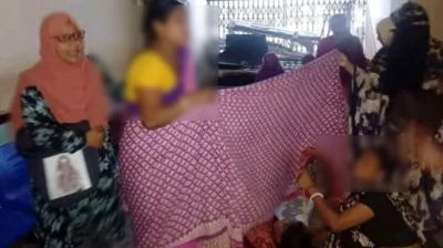 হাসপাতালের বারান্দায় দুই নারীর সন্তান প্রসব