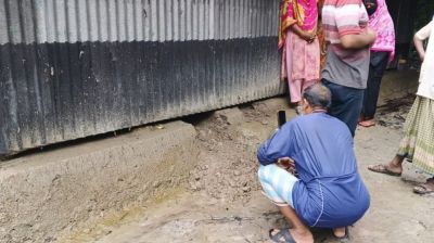 প্রবাসীর বাড়ীতে ডাকাতি : লুট