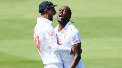 ভারত-ইংল্যান্ড লড়াই : বুমরাহর ৫ উইকেট