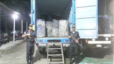 ভোলায় পাচারকালে ৩৭ ব্যারেল চোরাই সয়াবিন তেল জব্দ