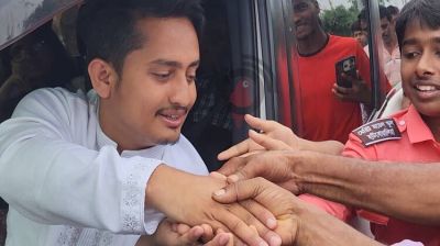 শুভেচ্ছা জানাতে সড়কে শিক্ষার্থীরা, ক্ষোভ ঝাড়লেন সারজিস