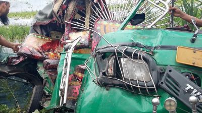 টাঙ্গাইলে বাস-সিএনজি সংঘর্ষে ৩ জনের মৃত্যু