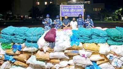 ভোলায় কোস্টগার্ডের অভিযানে সাড়ে ১৪ কোটি টাকার অবৈধ জাল ও পলিথিন জব্দ