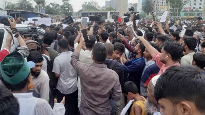 উত্তরায় মাইলস্টোন শিক্ষার্থীদের ৬ দফা দাবিতে বিক্ষোভ