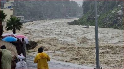 পাকিস্তানে বিভিন্ন অঞ্চলে দুর্যোগপূর্ণ অবস্থা, ২২১ জনের মৃত্যু