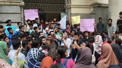 দুই শিক্ষকের ওপর ছাত্রদলের হামলার প্রতিবাদে জবিতে বিক্ষোভ