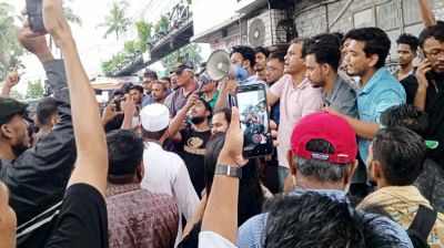 গোপালগঞ্জে হামলা : মিরপুর ১০ নম্বরে এনসিপির ব্লকেড