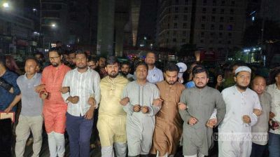 জুলাই পদযাত্রার ভ্যানে ‘হাতবোমা বিস্ফোরণ’ : এনসিপির বিক্ষোভ