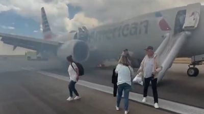 যুক্তরাষ্ট্রে ওড়ার আগমুহূর্তে প্লেনে আগুন