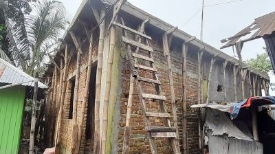 সমন্বয়ক রিয়াদের গ্রামের বাড়িতে উঠছে পাকা ভবন, সমালোচনা