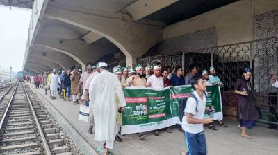 ট্রেনভর্তি করে নেতাকর্মীরা আসছেন জামায়াতের সমাবেশে