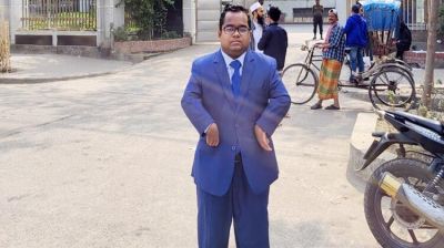 প্রতিবন্ধকতা পেরিয়ে উল্লাস পাল এখন প্রশাসন ক্যাডার