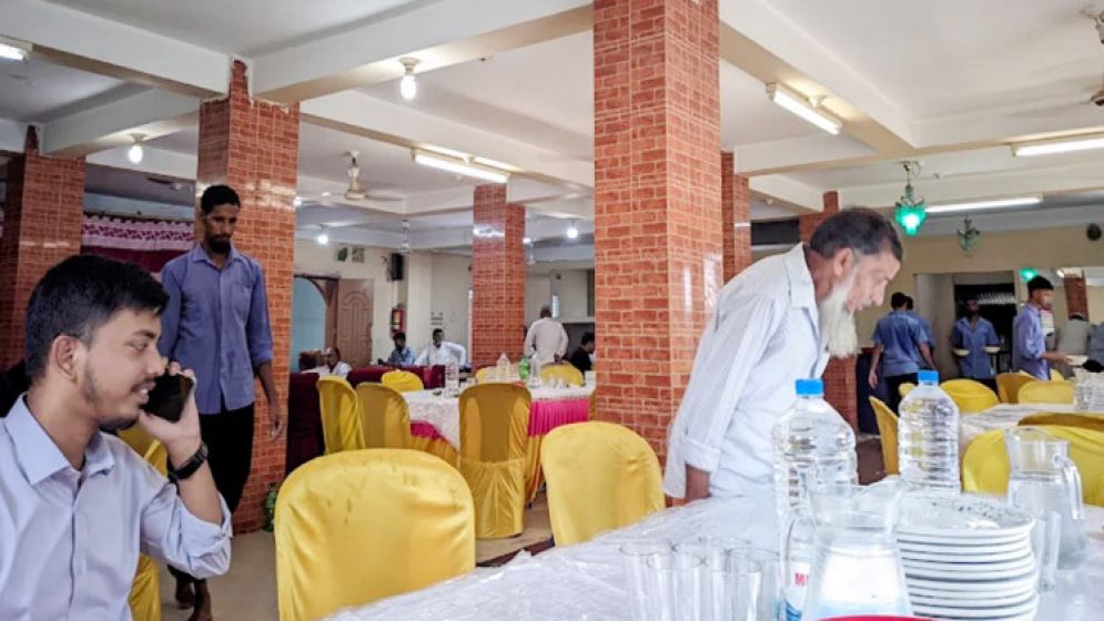 এক বিয়ের খাবার খেয়ে ফেললেন আরেক বিয়ের  বরযাত্রীরা