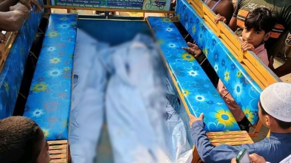 নওগাঁয় নিজ বাড়ি থেকে দম্পতির মরদেহ উদ্ধার