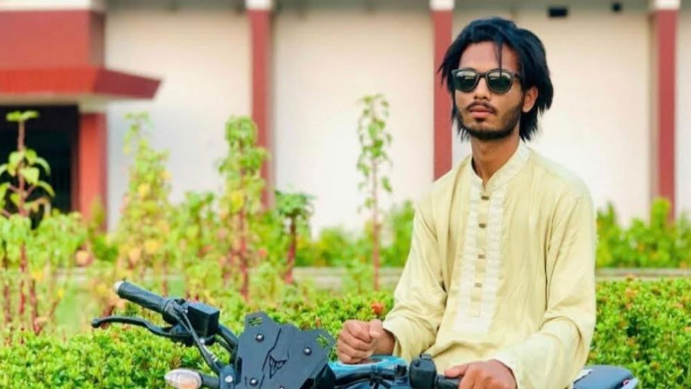 বৈষম্যবিরোধী ছাত্র আন্দোলন :  সাতক্ষীরায় সদস্যসচিবের আবেগঘন পোস্ট, পদত্যাগ