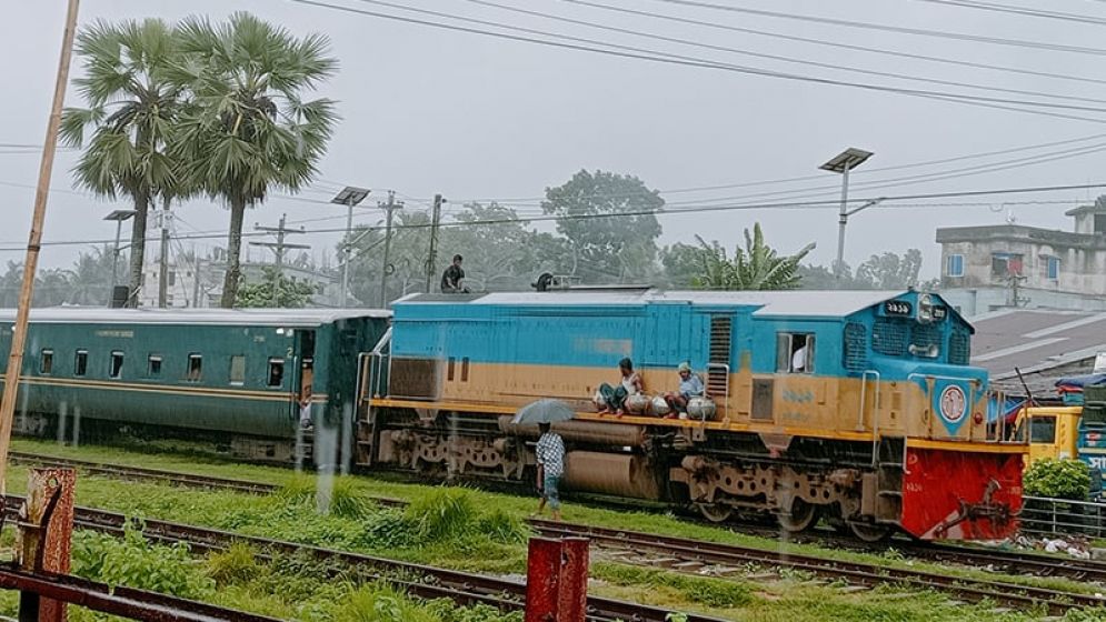 নরসিংদীতে ট্রেনের ধাক্কায় অজ্ঞাত ব্যক্তির মৃত্যু