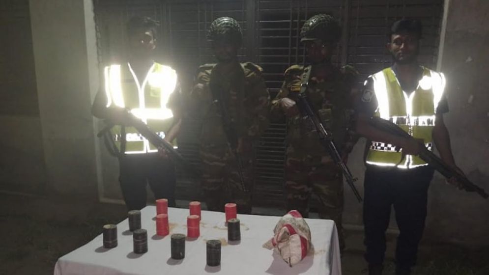 ঝিনাইদহে কলাবাগান থেকে ১১ ককটেল উদ্ধার