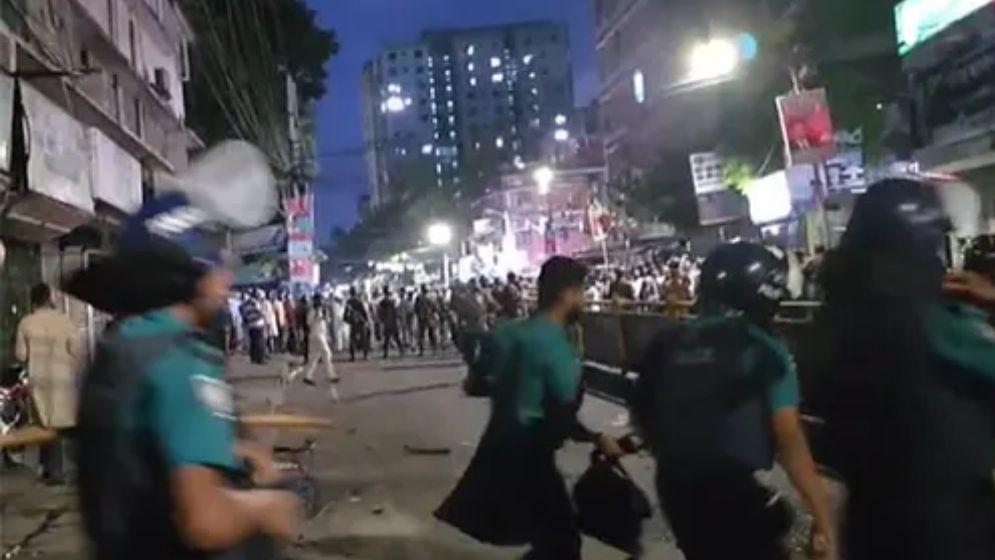 কাকরাইলে ধাওয়া-পাল্টা ধাওয়া জাপা ও গণঅধিকার নেতাকর্মীদের সঙ্গে