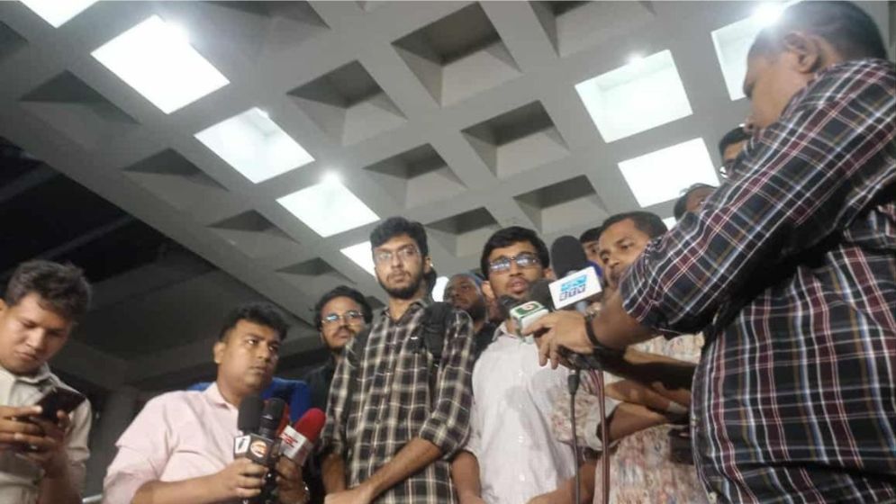 বুয়েট শিক্ষার্থীকে ধর্ষণের হুমকি দেওয়া কনস্টেবল প্রত্যাহার