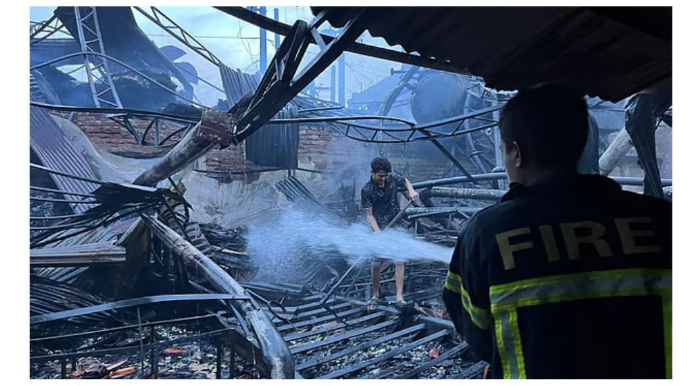 নোয়াখালীতে ১১ দোকান ভস্মীভূত