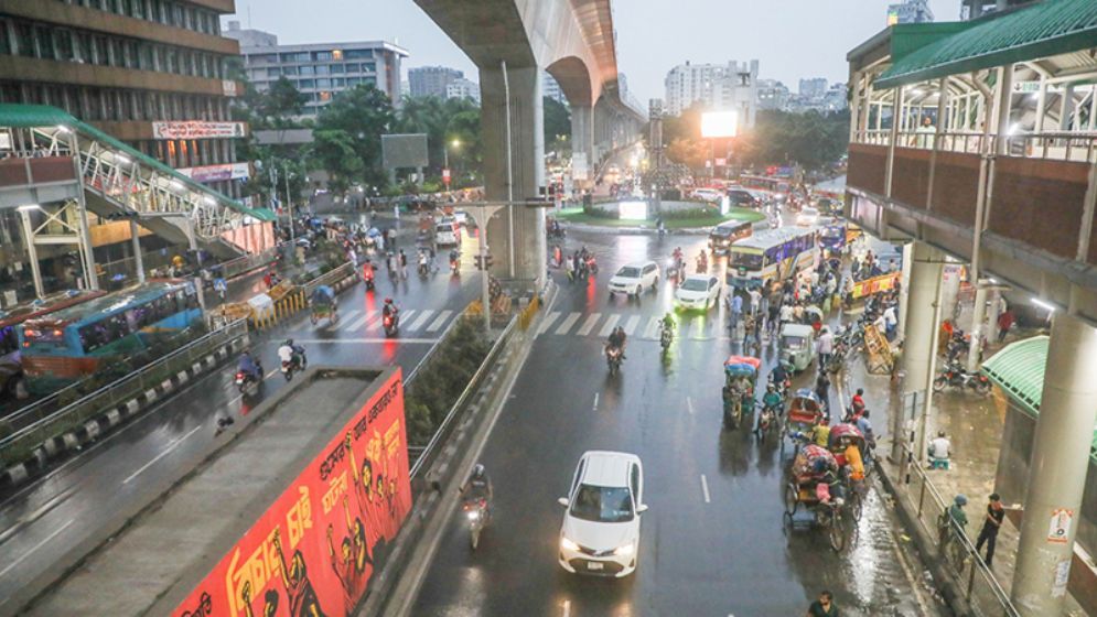 রাজধানীর প্রধান সড়কগুলো প্রায় ফাঁকা ছিল আজ