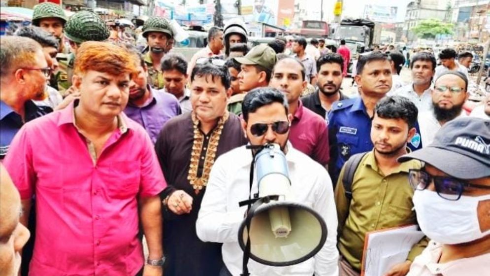 হাটহাজারীতে উচ্ছেদ অভিযানে ১৮ মামলা ও জরিমানা