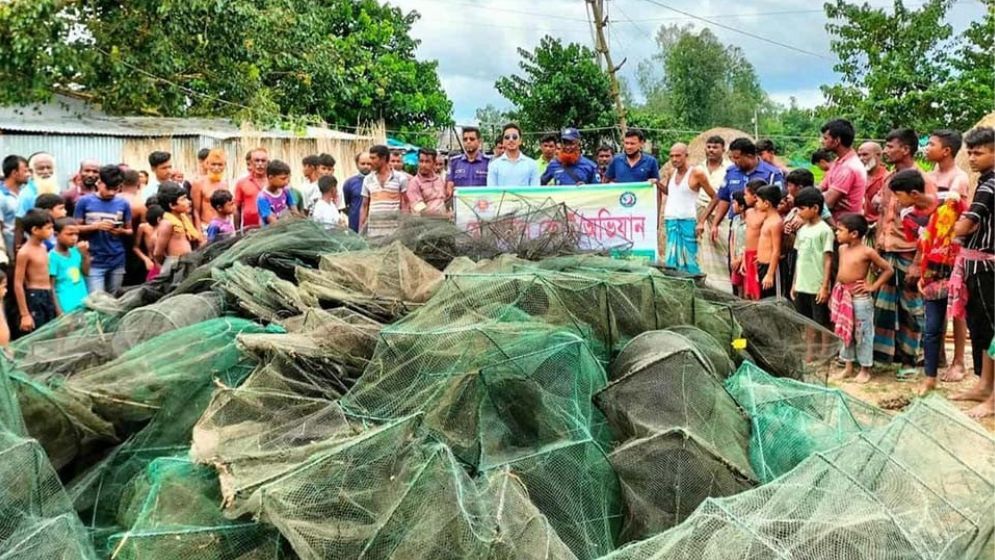 চায়না দুয়ারি জাল জব্দ  করে পোড়ানো হলো