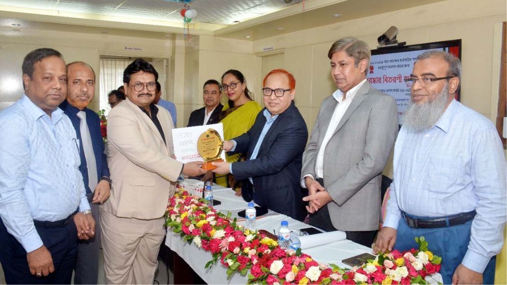 রূপালী ব‍্যাংকের ব্যবসায়িক সাফল্যে পুরস্কার প্রদান