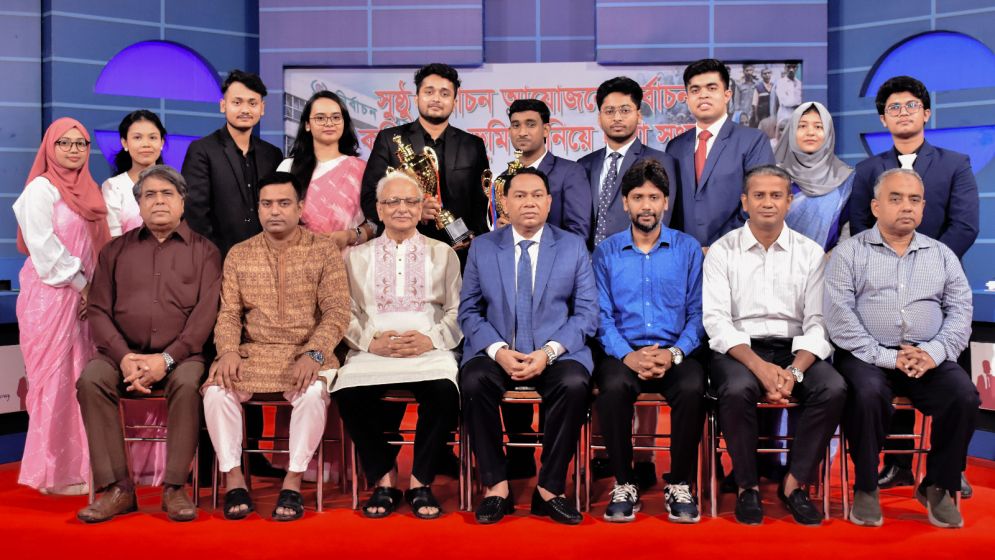 ফেব্রুয়ারির মধ্যেই নির্বাচন হওয়া জরুরি: ড. বদিউল আলম