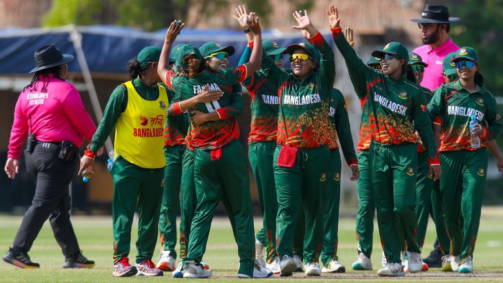 বিশ্বকাপে নারী ক্রিকেট দলের কোচিং প্যানেলে থাকছেন আলমগীর কবির