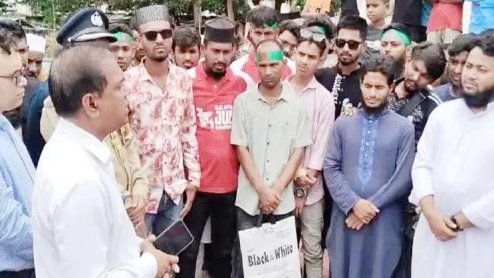 জুলাই গণঅভ্যুত্থান দিবস উদযাপনে হ-য-ব-র-ল : ক্ষমা চেয়েই দিন কাটল জেলা প্রশাসকের