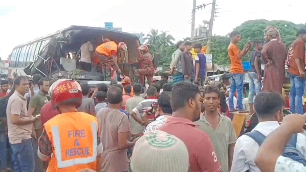 ফরিদপুরে দুই বাসের সংঘর্ষে প্রাণ গেল তিনজনের