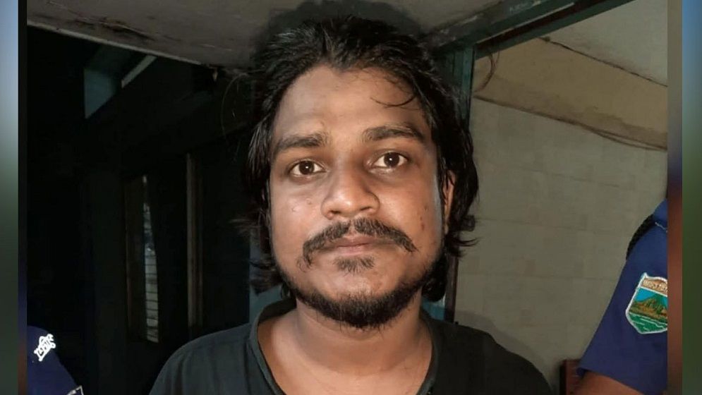 সমন্বয়ক পরিচয়ে চাঁদা দাবি ও ছিনতাই, গণপিটুনির পর পুলিশে দিলো স্থানীয়রা