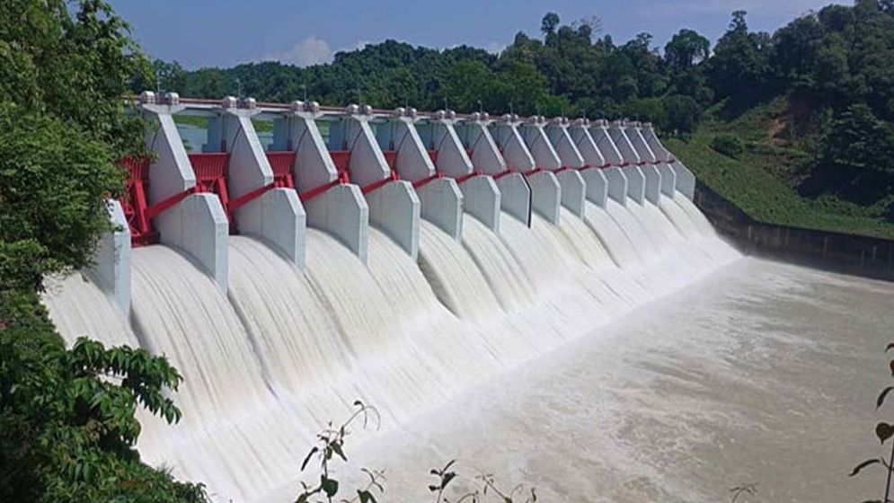বিপৎসীমার ওপরে কাপ্তাই হ্রদের পানি, খুলে দেওয়া হয়েছে ১৬টি জলকপাট