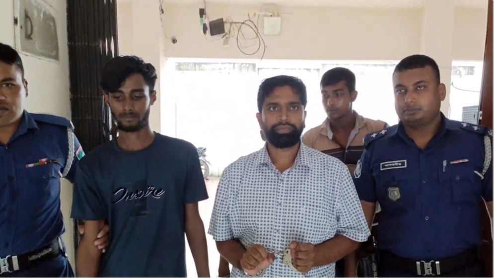 দিপু মনির ভাগনে ভারতে পালানোর সময় আটক