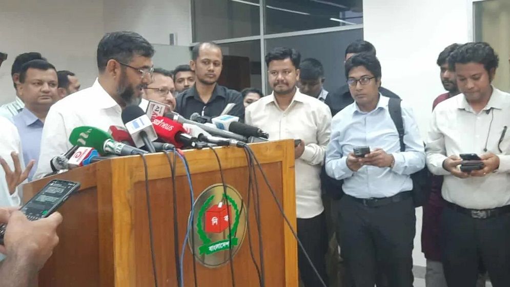 ‘না’ ভোট ও আসনভিত্তিক ফল বাতিলের ক্ষমতা ফিরল ইসির হাতে