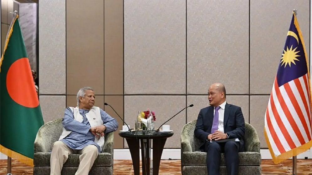 বাংলাদেশে ৫জি ও ডেটা সেন্টার বিনিয়োগে আজিয়াটাকে আহ্বান প্রধান উপদেষ্টার