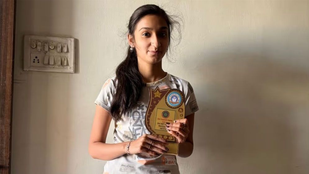 ট্রেনে উঠে প্রেমিককে না পেয়ে অন্যকে বিয়ে করলেন তরুণী