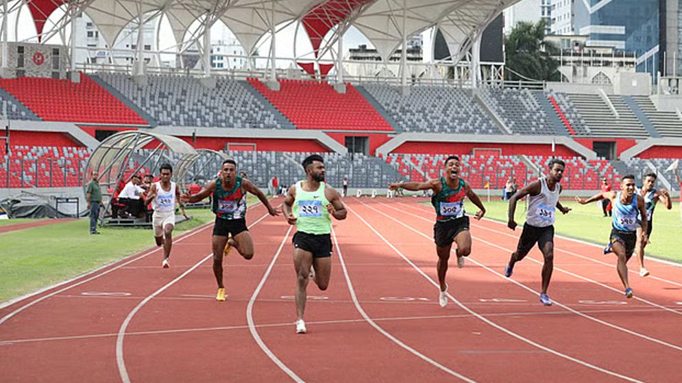অ্যাথলেটিকসে নাটকীয়তা ও বিতর্কময় এক দিন