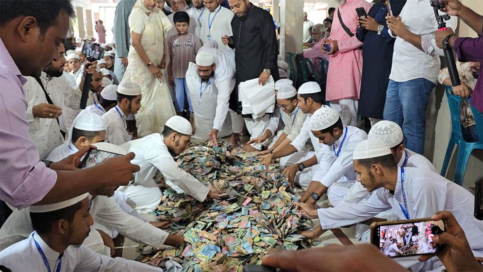এবার পাগলা মসজিদের দানবাক্সে মিলল রেকর্ড ১২ কোটি ৯ লাখ টাকা
